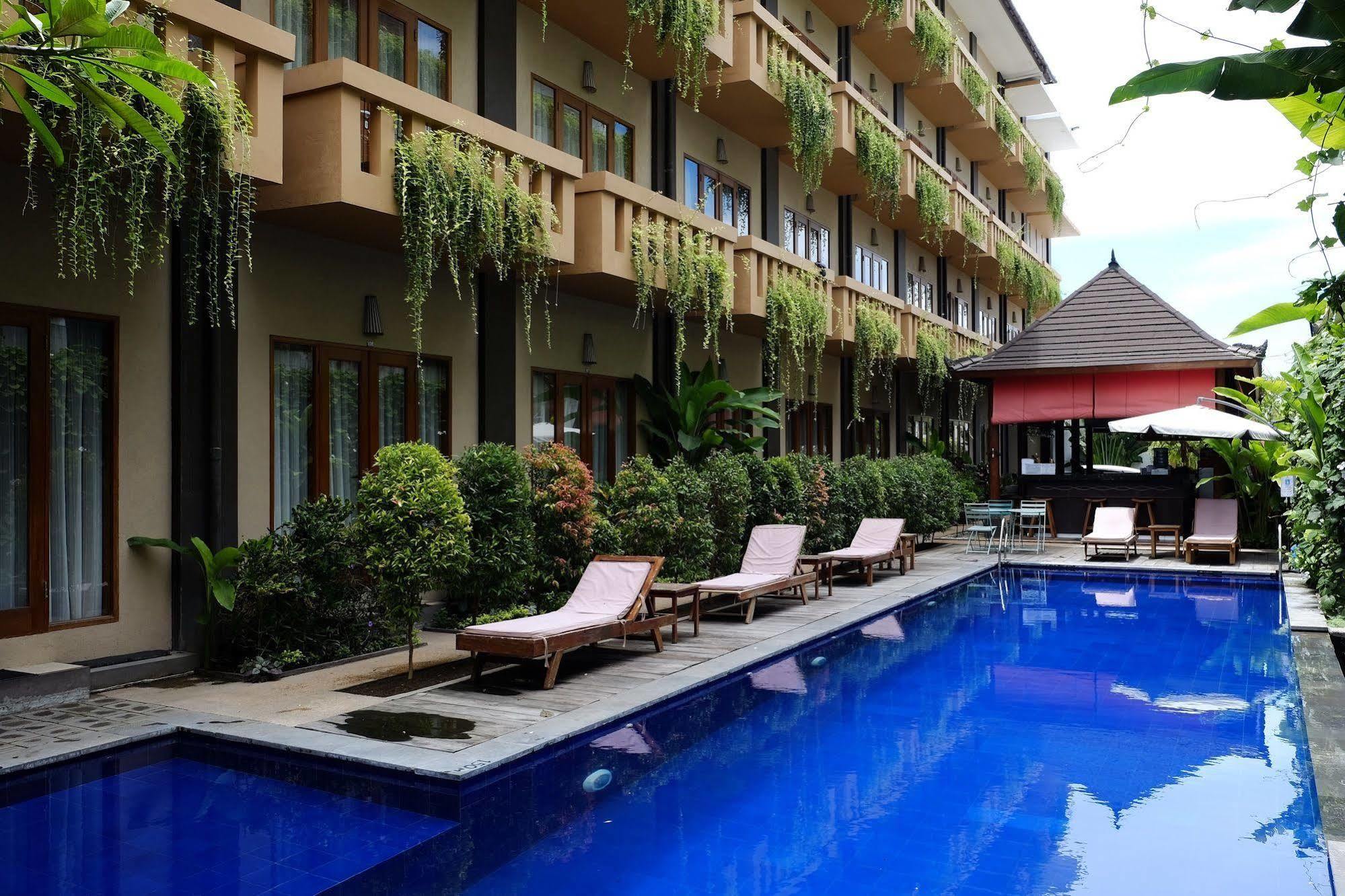 Bali Chaya Hotel Legian Экстерьер фото