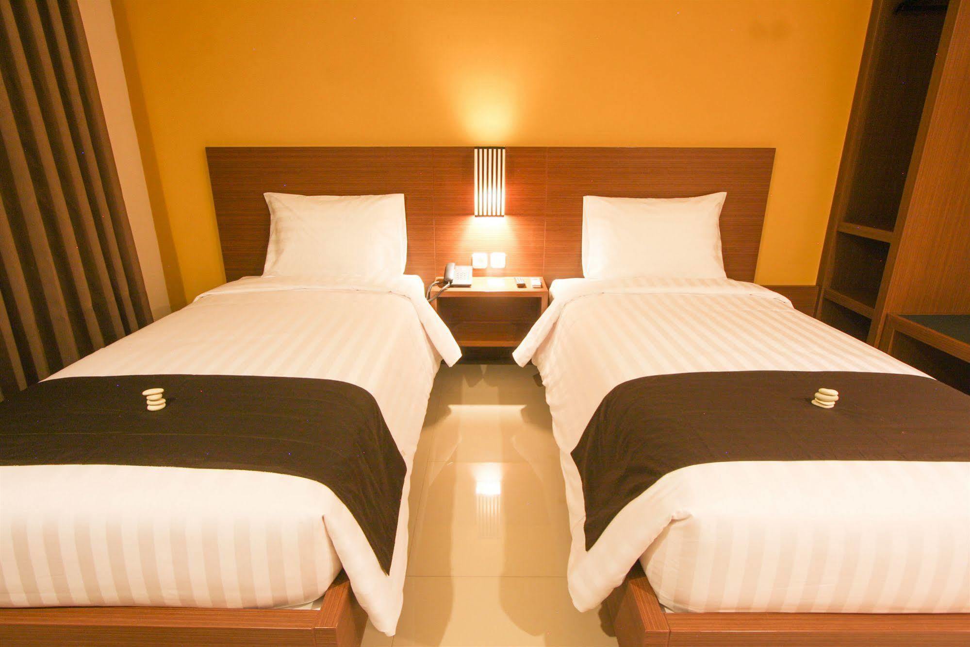 Bali Chaya Hotel Legian Экстерьер фото